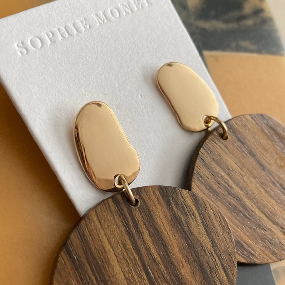 NWT Stunning SOPHIE MONET Gold and Wood Earrings - Picture 4 of 4